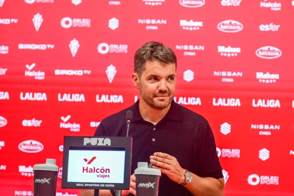 Nicolás Larcamón (REAL SPORTING).