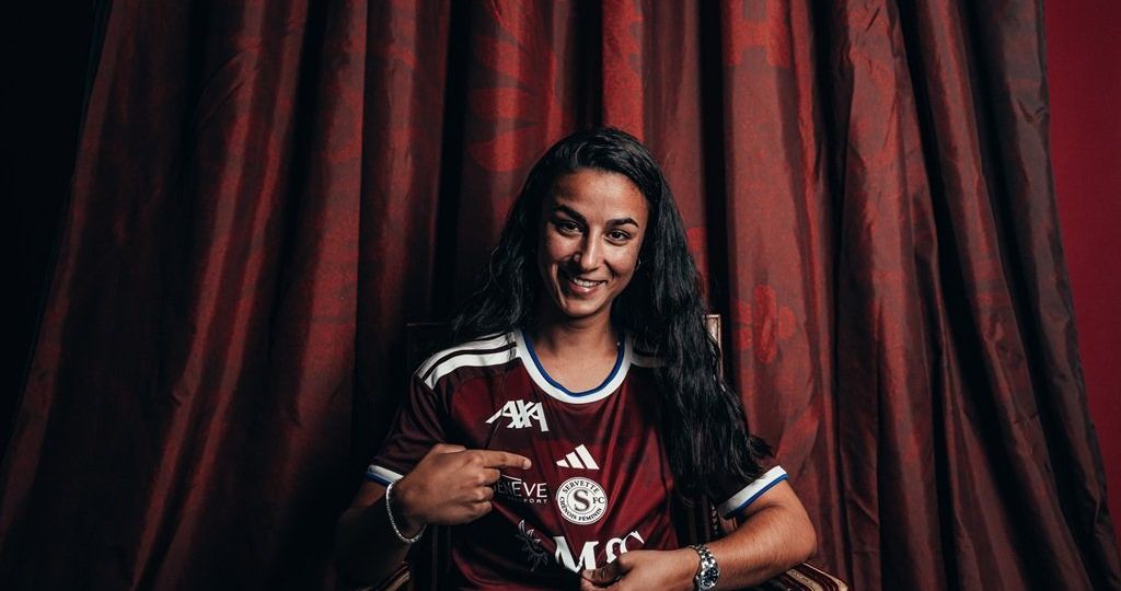 Paola Hernández (@SERVETTEFCCF).