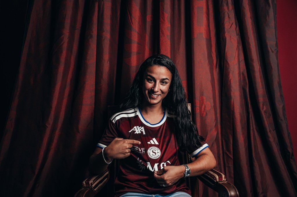 Paola Hernández (@SERVETTEFCCF).
