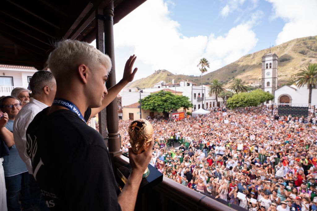 Pedri, recibido en Tegueste (FOTO: AYTO. TEGUESTE).