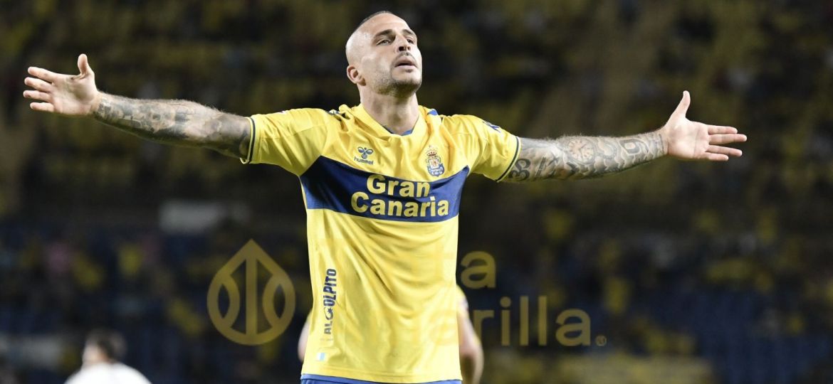 Sandro marca el 2-1 (TINTAAMARILLA.ES).