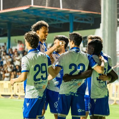 Jugadores del Tenerife celebran un gol (CD TENERIFE).