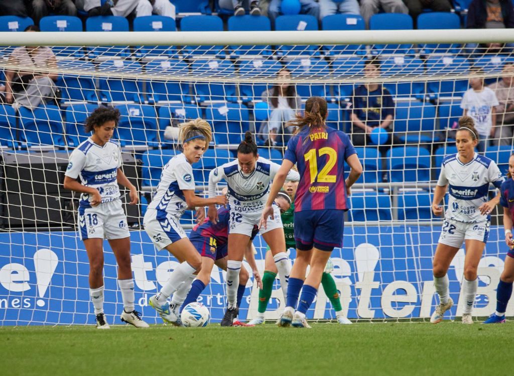 Una acción del Tenerife femenino - FC Barcelona (CD TENERIFE FEMENINO)|