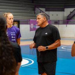 Ambrosio González, dirigiendo un entrenamiento (CEDIDA).