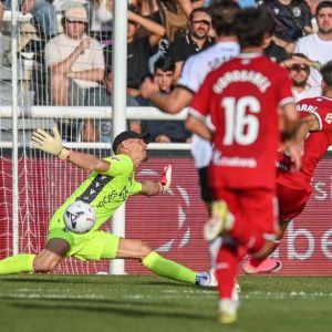 Acción del Burgos - Real Sociedad B (LALIGA).