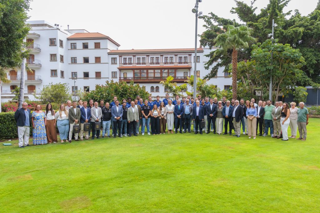 Puesta de largo en el Mencey (CBCANARIAS.NET).