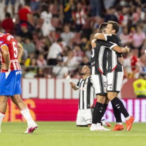 Los jugadores del Castellón celebran en Montilivi (LALIGA).