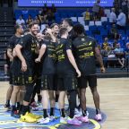 Los jugadores de La Laguna Tenerife hacen piña (CB CANARIAS).
