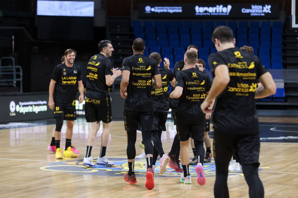 Un entrenamiento aurinegro (CBCANARIAS.NET).