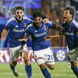 Luis Milla celebra uno de los goles (@COMO_1907).