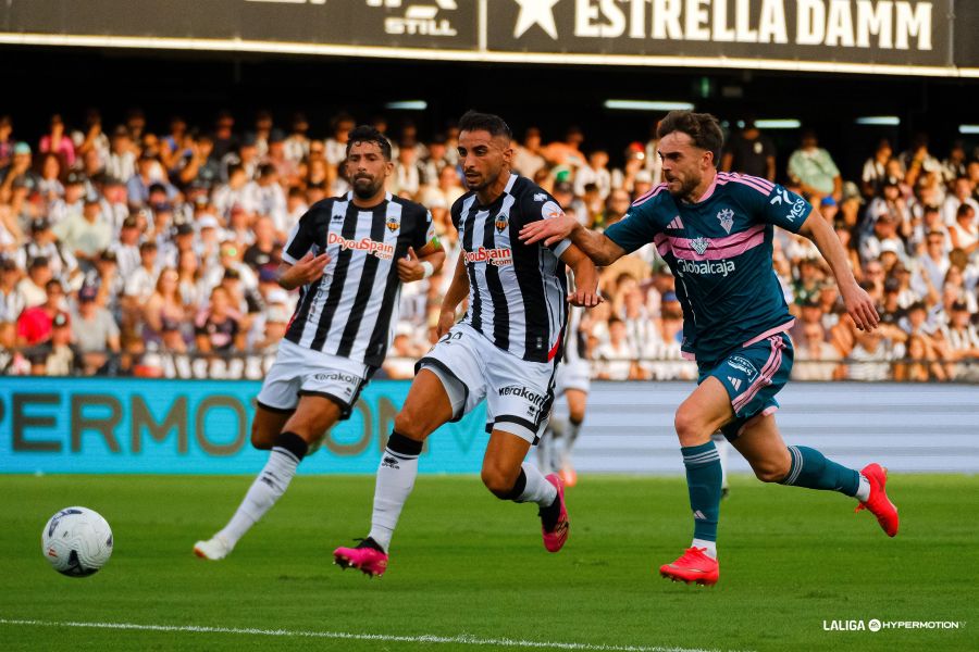 Mellot y Alberto, en un partido del presente curso (LALIGA).