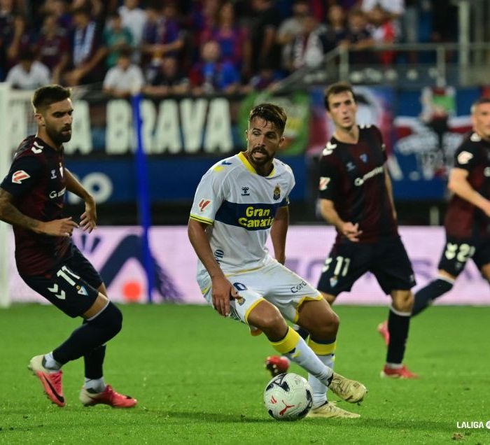 Las Palmas no puede con el líder