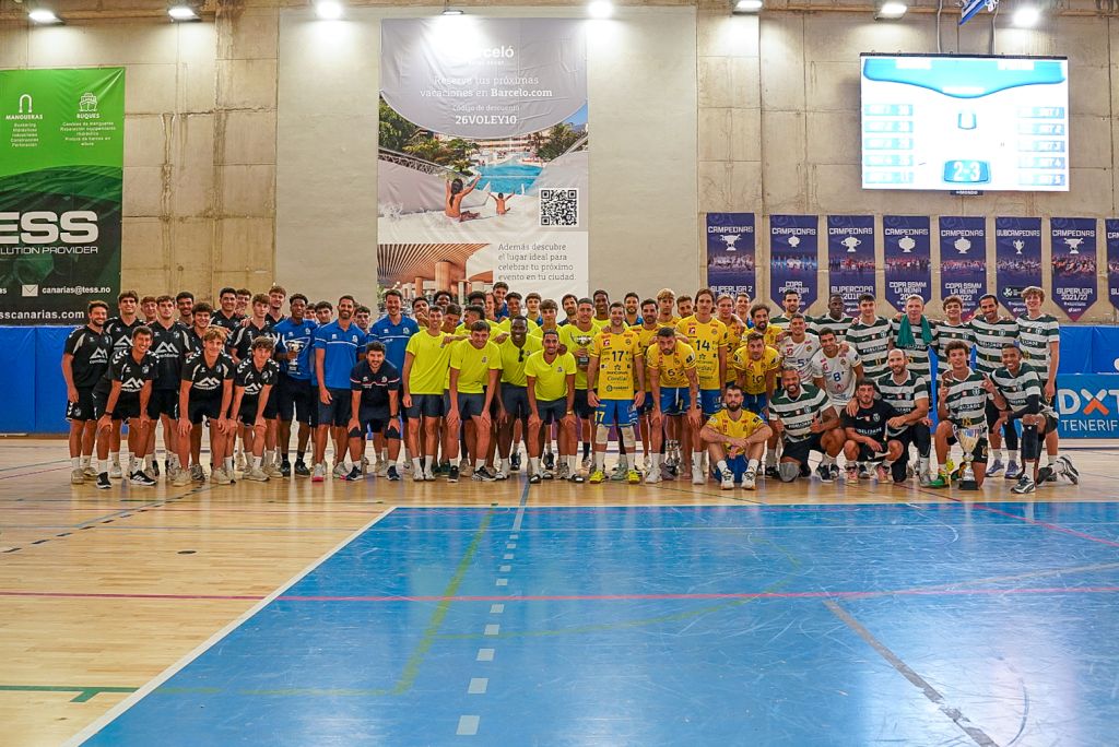 Foto con todos los equipos participantes (CEDIDA)