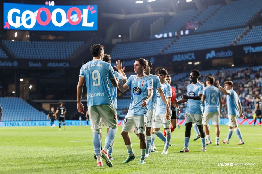 Los jugadores del Celta Fortuna celebran uno de los goles ante la Real Sociedad 'B' (LALIGA).
