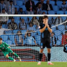 Nacho Gil se resbala antes de tirar el penalti (LALIGA).