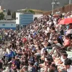 Aspecto de la grada del campo de Tasagaya antes de comenzar el partido (TELEVISIÓN CANARIA)