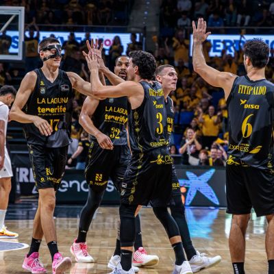 Los jugadores de La Laguna Tenerife celebran (@CB1939CANARIAS).