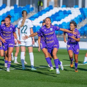 Celebración de un gol del al Real Madrid (CD TENERIFE FEMENINO)