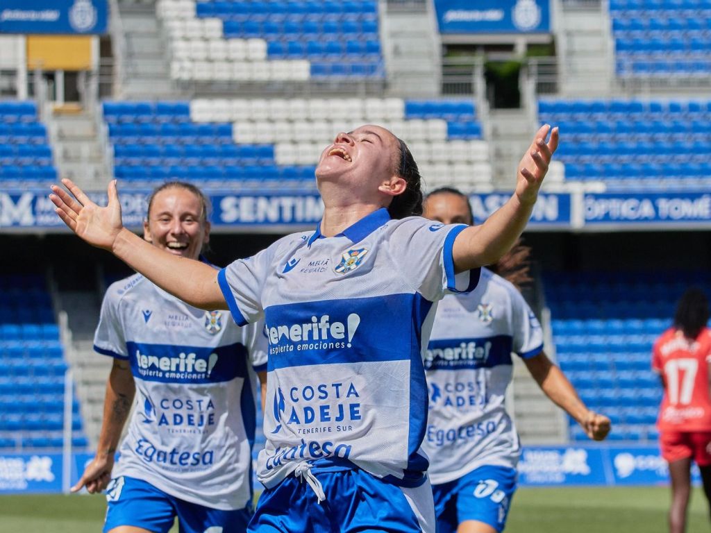 Celebración de uno de los goles al Logroño (CD TENERIFE FEMENINO)