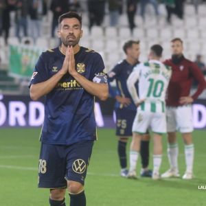 Gallego se lamenta en la última visita al Córdoba (LALIGA).
