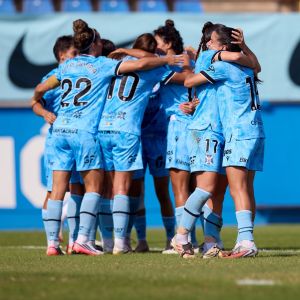 Las jugadoras del Tenerife Femenino festejan uno de los goles (@CDTFEMENINO).