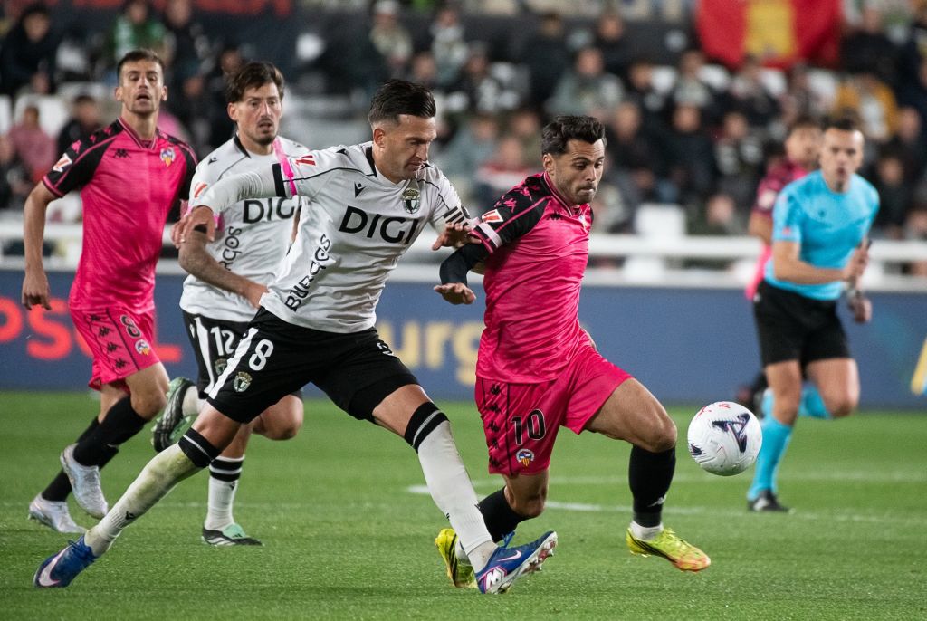 Acción del Burgos - Sabadell (@CESABADELL).