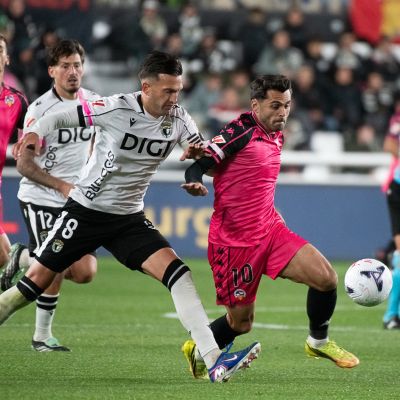Acción del Burgos - Sabadell (@CESABADELL).