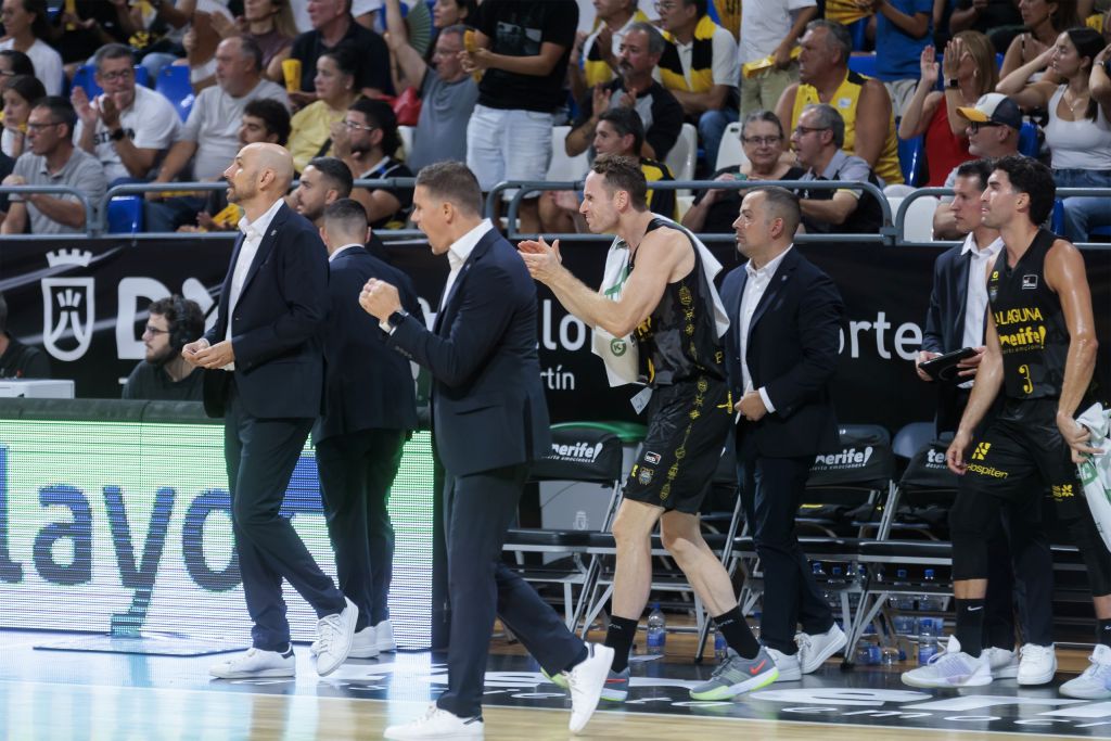 Jaka Lakovic en el banquillo (CB CANARIAS)