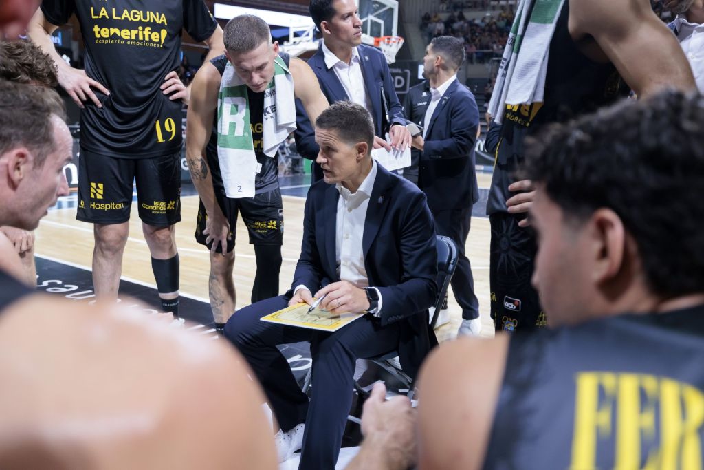Jaka Lakovic en un tiempo muerto (CB CANARIAS)
