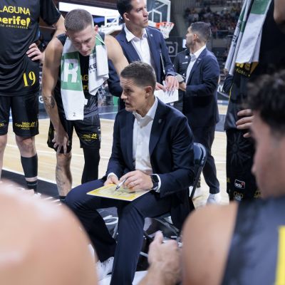 Jaka Lakovic en un tiempo muerto (CB CANARIAS)