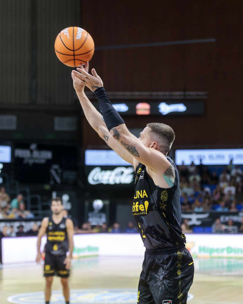 Kyle Guy (acb Photo - Emilio Cobos)