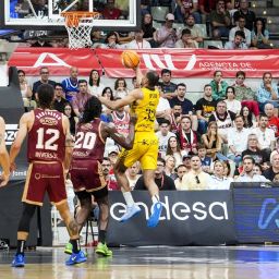 Acción del partido (ACB Photo / Raisa Pozo).