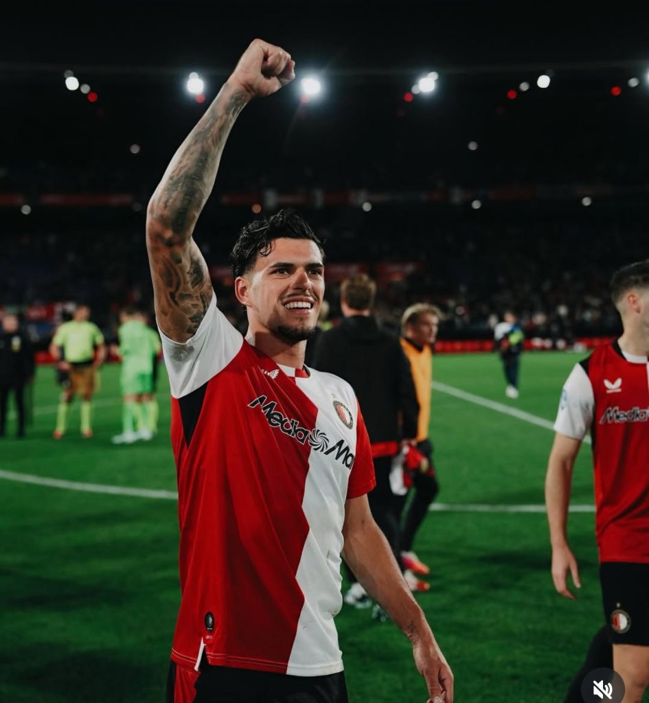 Javi López, en un partido con el Feyenoord (@JAVILOPEZZ3).