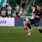 Gerard Valentín pugnando un balón (LA LIGA)
